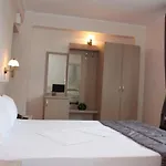 Regal 3*