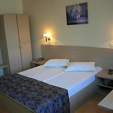 Regal Hotel 3*
