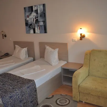 Regal Hotel 3*